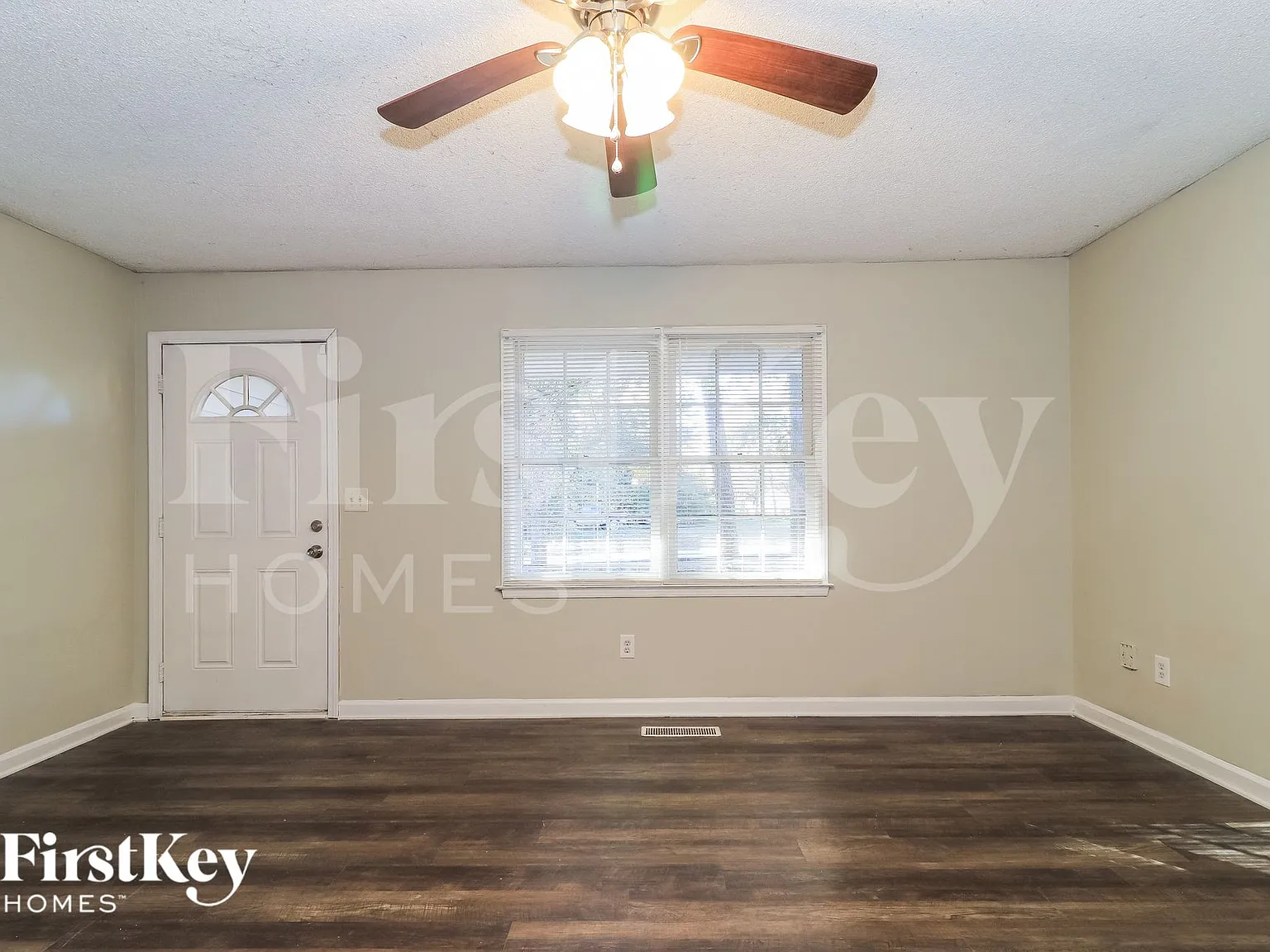 3 bed, 2.0 bath, 1115 sqft, $1,870 — Photo 3