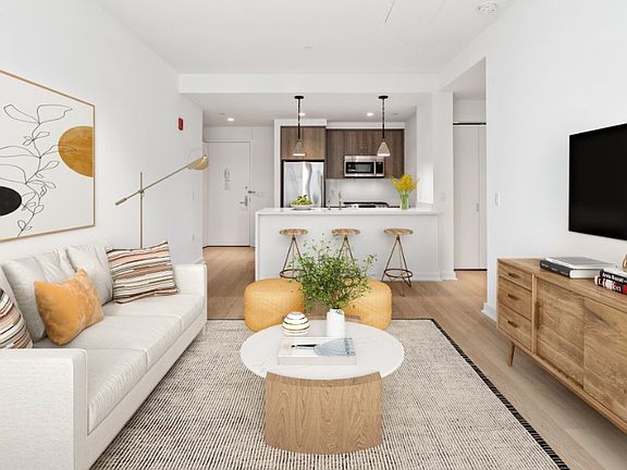 4th image of 515 W 38th St APT 30B