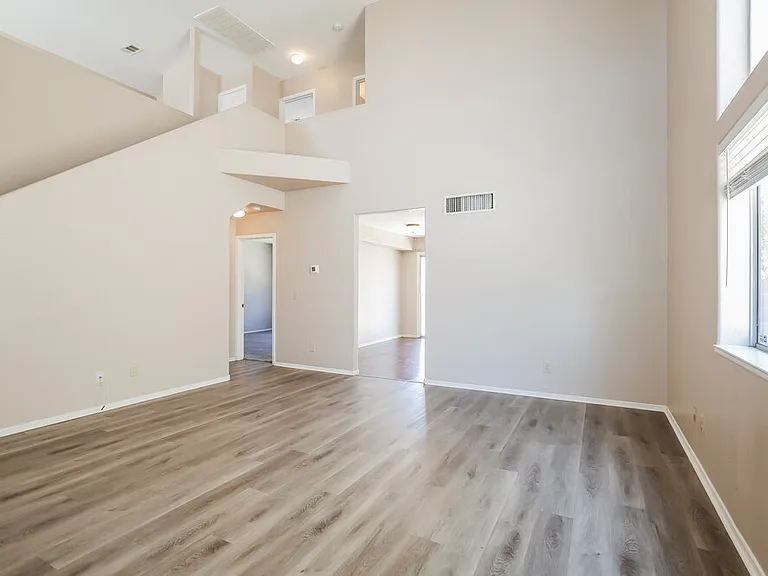 7512 Hickory Hills Dr — Photo 6