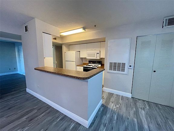 3rd image of 1604 Columbia Arms Cir Unit 113