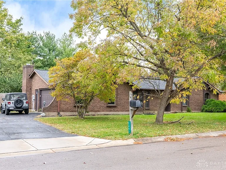 2401 Kewanna Ln — Photo 4