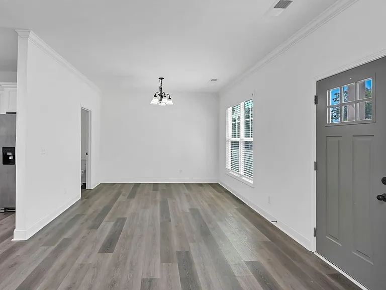 2035 Rosewood Dr — Photo 7