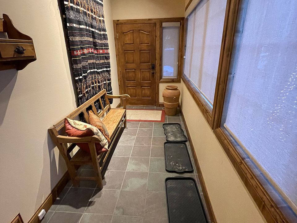 Large Main Floor Entry Way