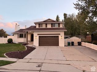 1914 E Gyrfalcon Dr, Sandy, UT 84092