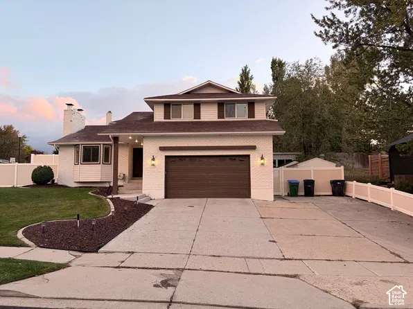 1914 E Gyrfalcon Dr, Sandy, UT 84092