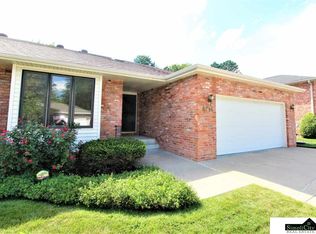 6716 Flint Ridge Rd, Lincoln, NE 68506