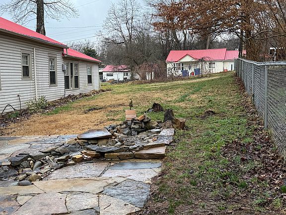 4th image of 128 Cherry Rd