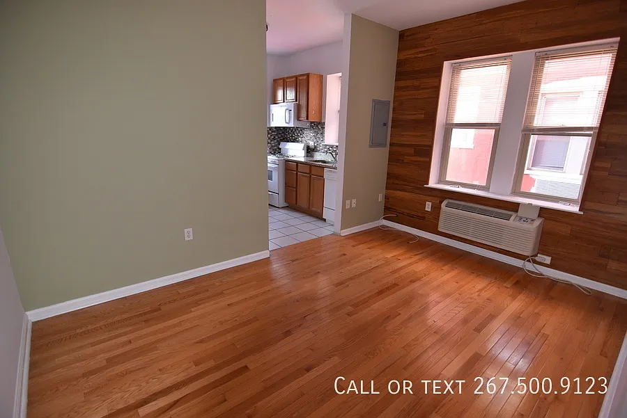Newly renovated 2BR unit with a balcony. Close to Train. Available 0n 11/15 - 2nd month and Last ... — Photo 3