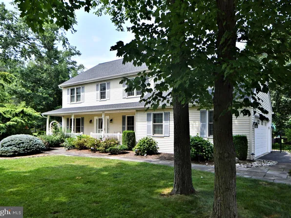 3 Brandon Cir, Phoenixville, PA 19460