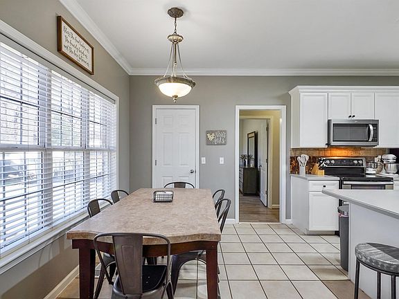 5th image of 620 Lovett Pl