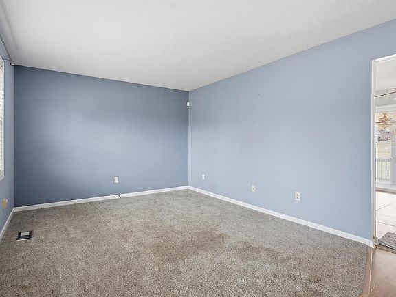3rd image of 3016 Walker St