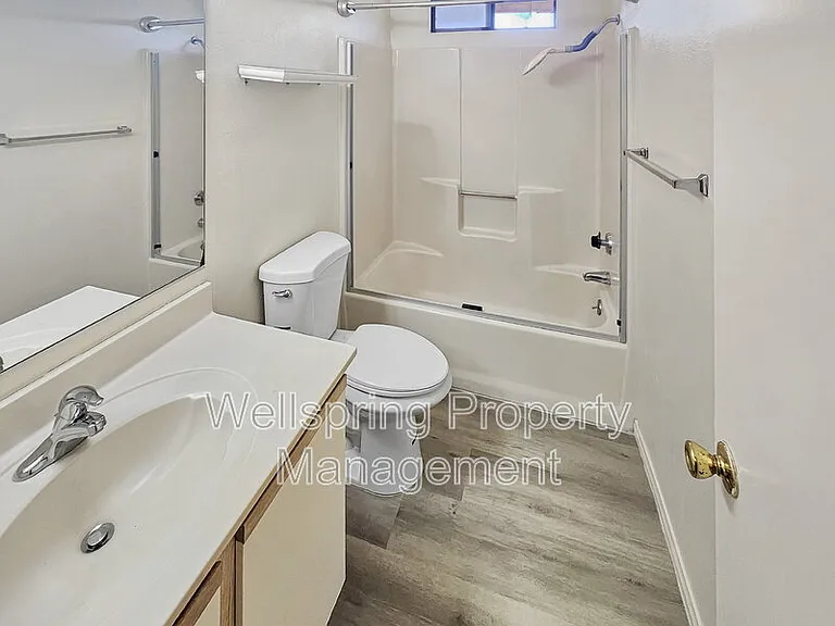 936 W Perdew Ave #A — Photo 7