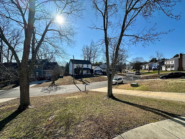 9501 Pondside Ln — Photo 29