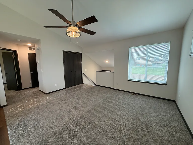 924 Waters Edge Ct — Photo 9