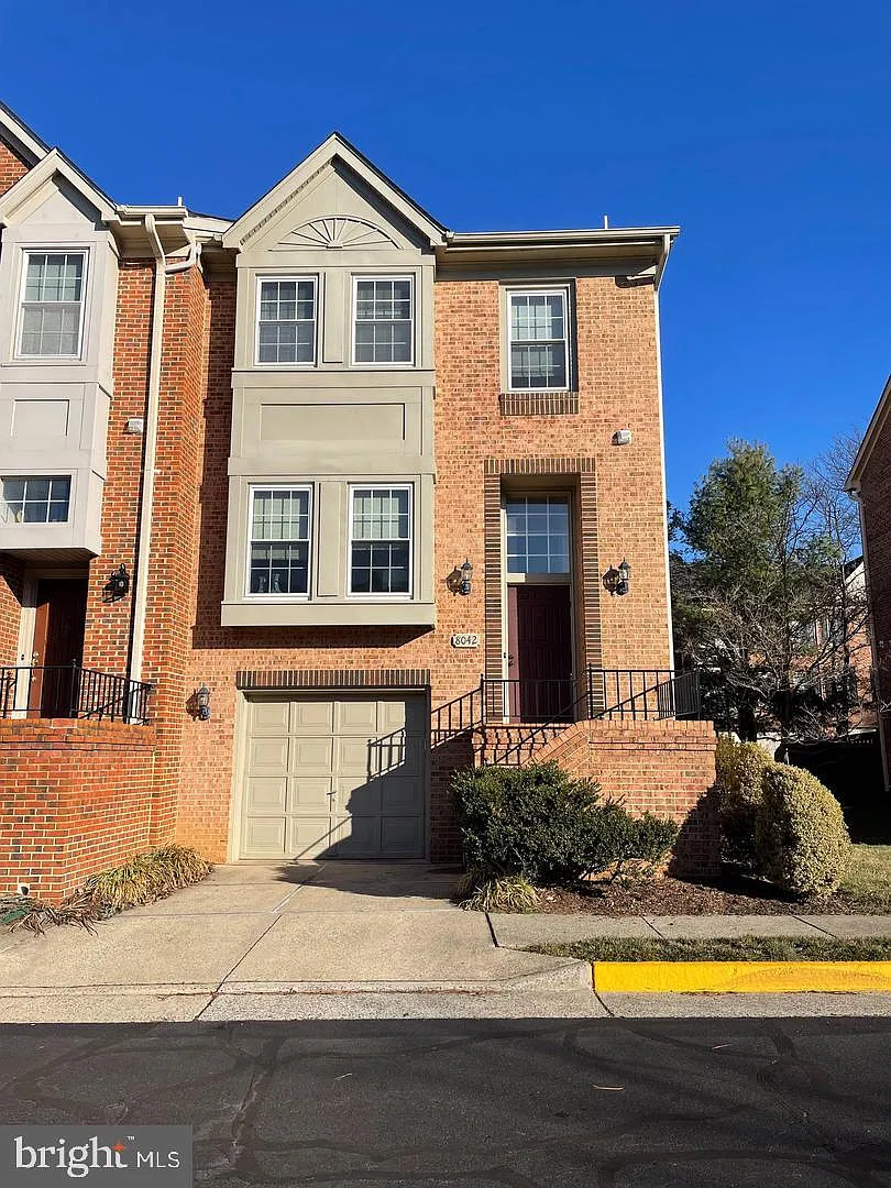 3 bed, 2.5 bath, 1900 sqft, $3,675 — Photo 1