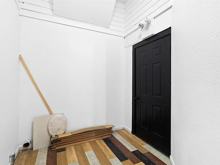 327 S Robb St — Photo 15