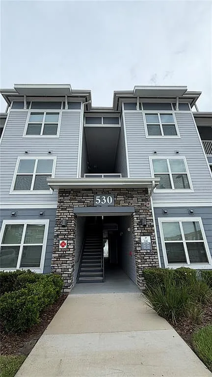 1 bed, 1.0 bath, 886 sqft, $1,595 — Photo 1
