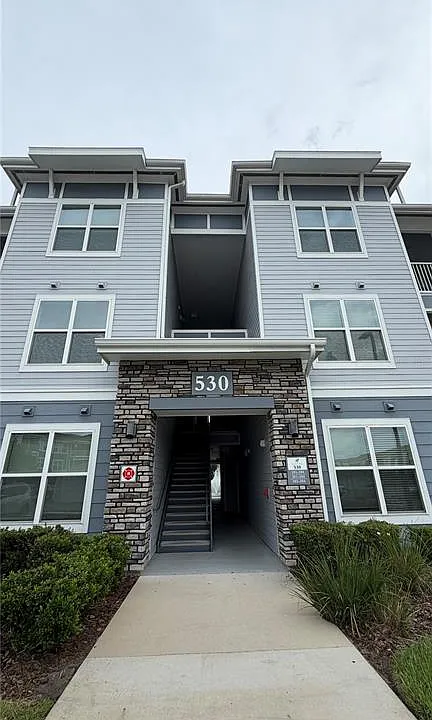 530 Academy Dr #201