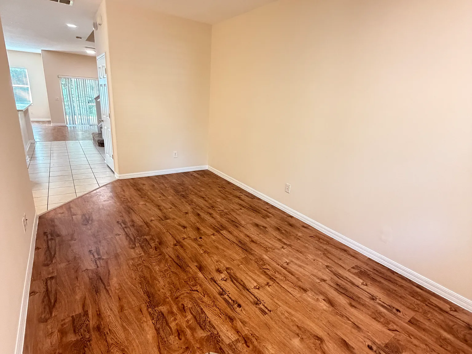 3 bed, 2.5 bath, 1842 sqft, $1,975 — Photo 2