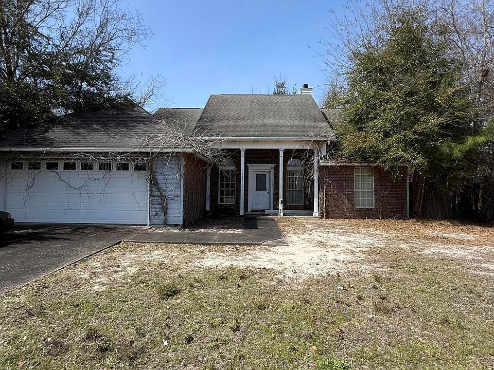 1st image of 323 Northampton Cir