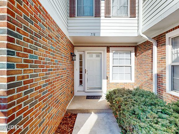 4th image of 718 Grosse Pointe Cir #32-6