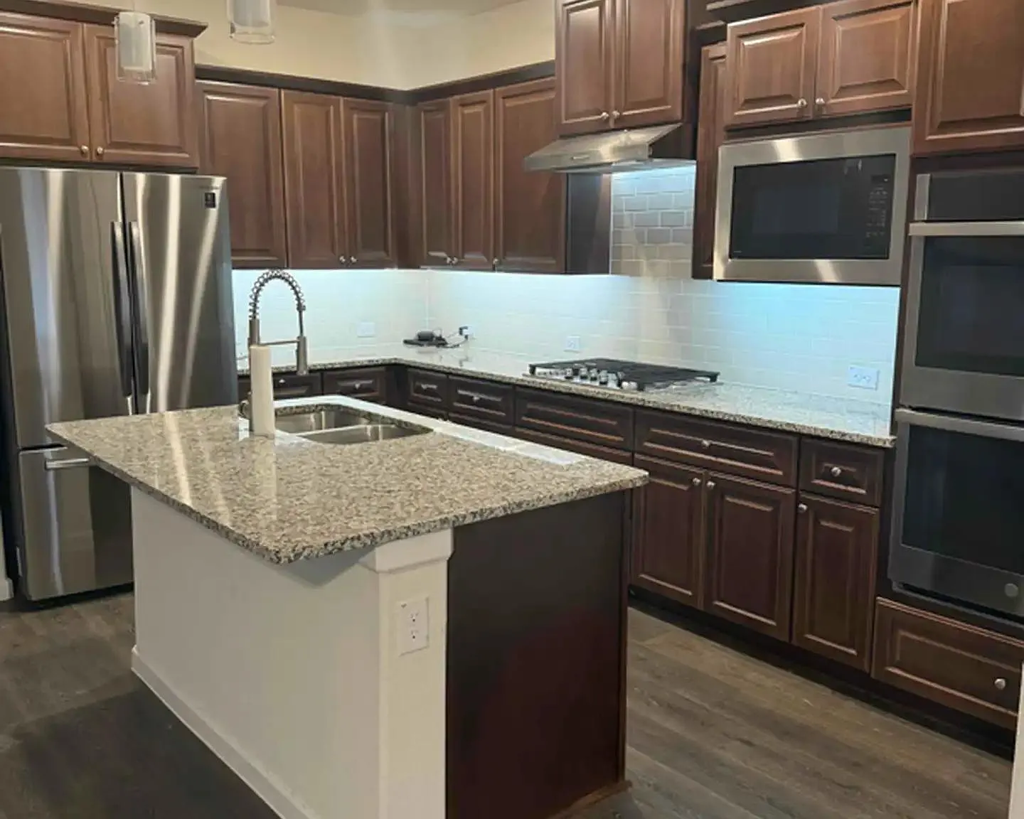 4 bed, 2.0 bath, 1949 sqft, $2,275 — Photo 4