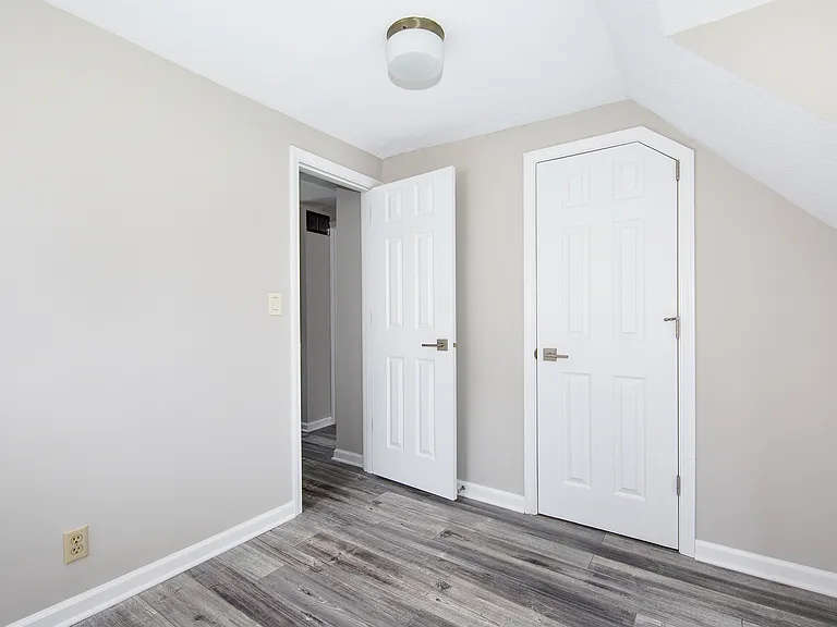 22W549 Emerson Ave — Photo 11
