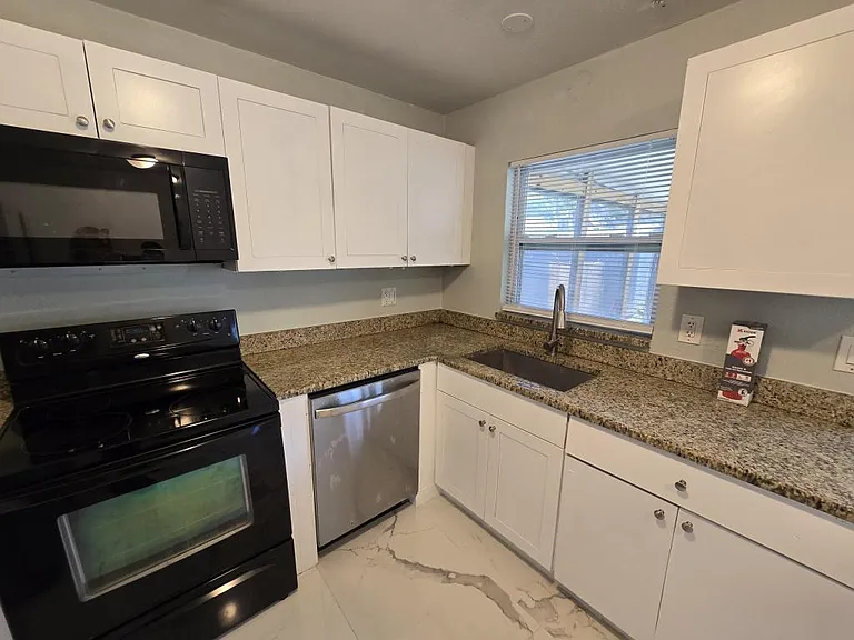 3406 Murrow St — Photo 8