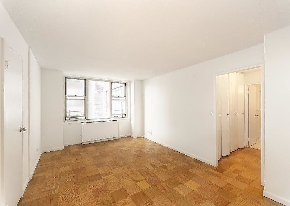 1st image of 166 E 34th St #1612