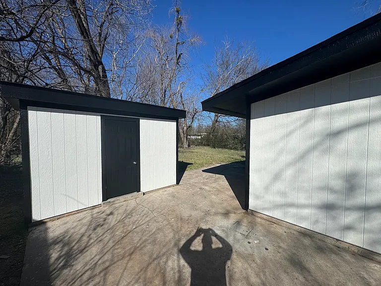 2916 Williams Ave — Photo 3