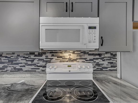 5th image of 2371 Parkview Dr