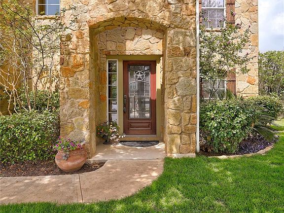 3rd image of 105 Palo Duro Ln