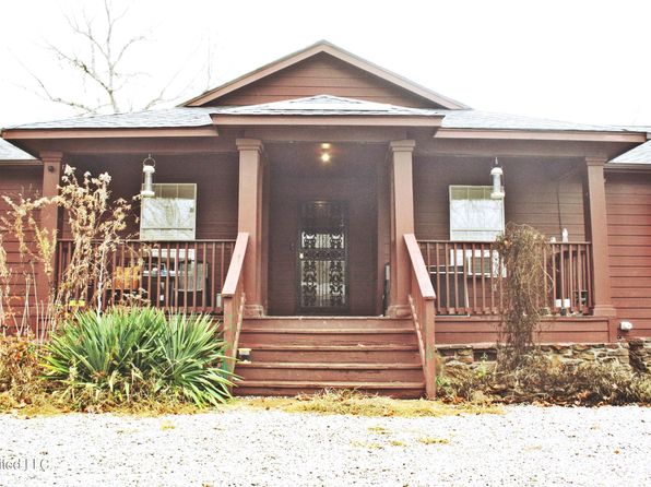 1811 McGee Rd, Blue Mountain, MS 38610