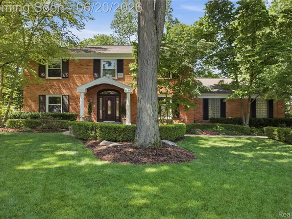 28785 Oak Point Dr, Farmington Hills, MI 48331