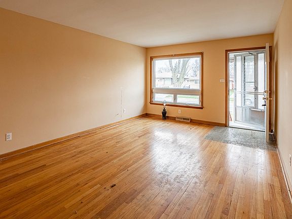 2nd image of 3000 Wilcox Ave