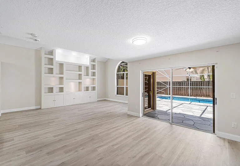 10425 Buena Ventura Dr — Photo 19