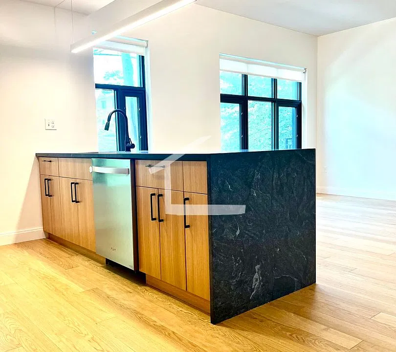 208-83 Gardner St #208
