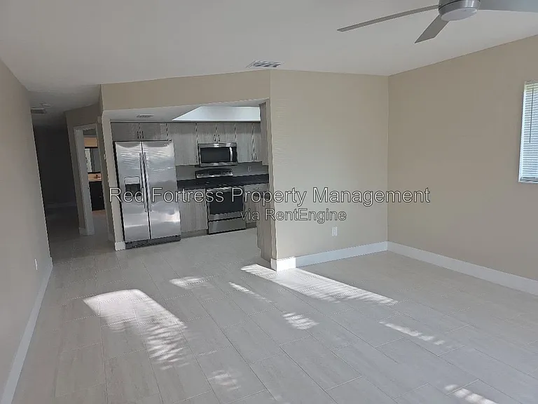 3608 SW 7th Pl — Photo 4