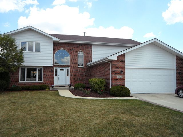 1st image of 19601 Brookfield Cir