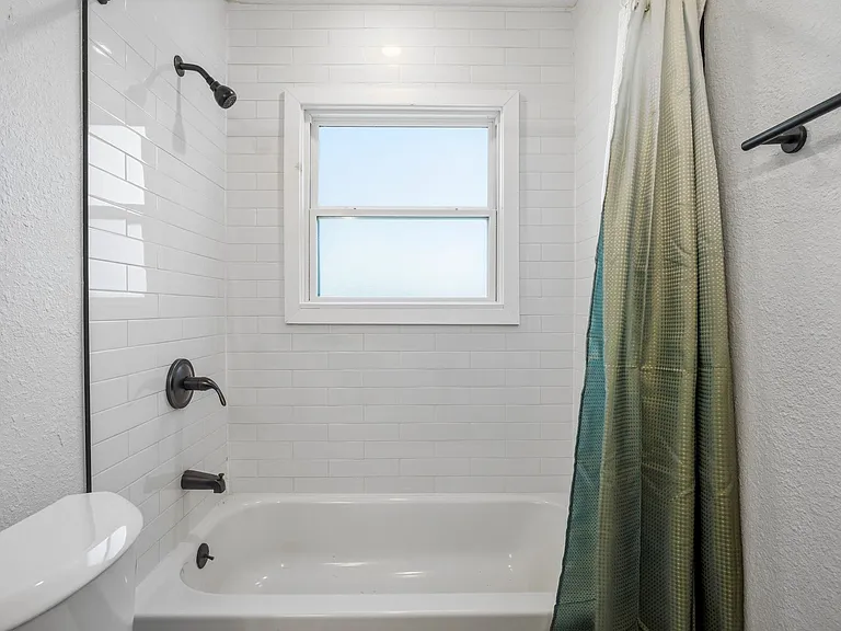 2837 S Hills Ave — Photo 18