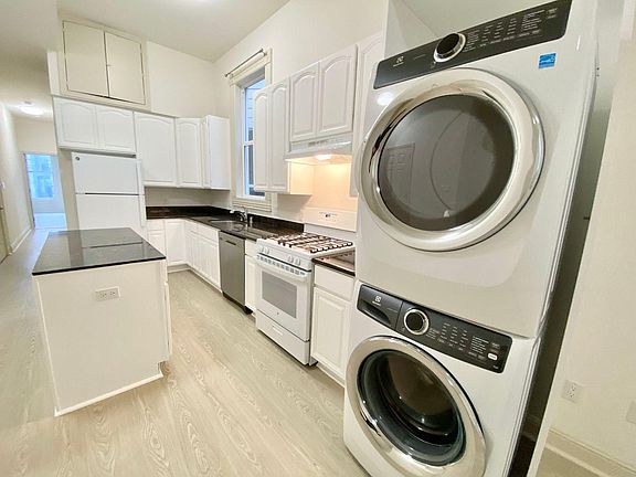3rd image of 415 S Van Ness Ave #415
