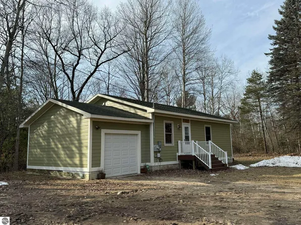8615 Rapid City Rd NW, Rapid City, MI 49676