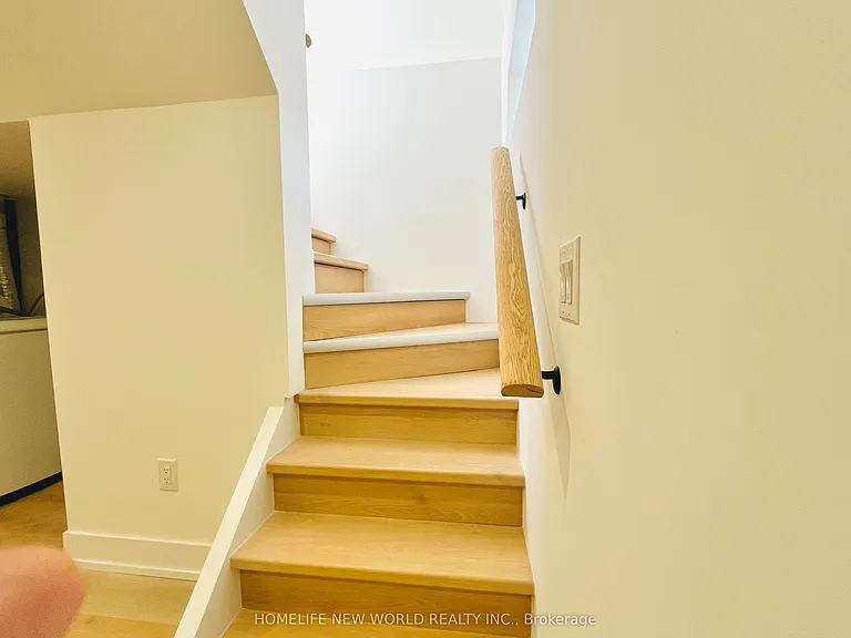 308 Maplehurst Ave #BASEMENT — Photo 13