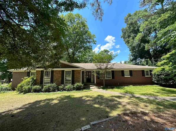 303 Claremont Dr, Gadsden, AL 35901