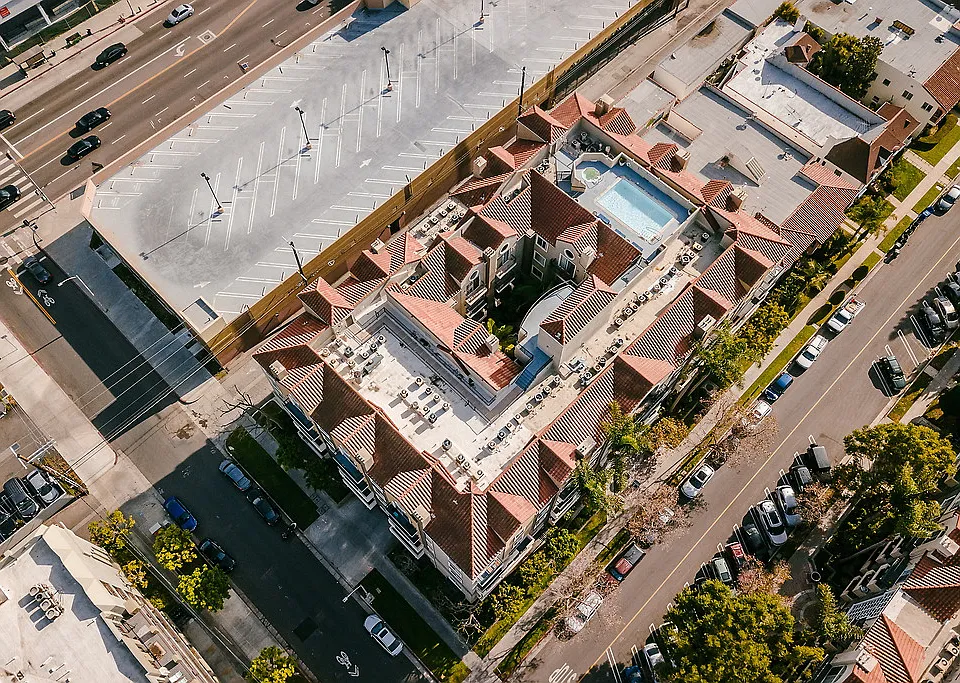 Building Photo 5