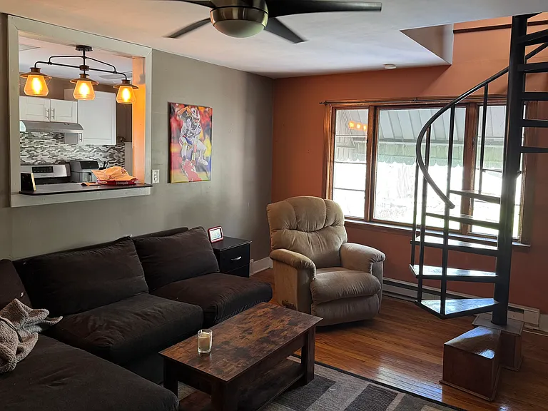 35 Greenwood Pl — Photo 2