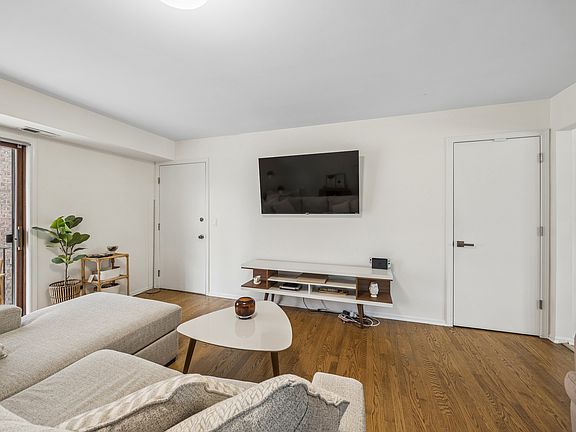 5th image of 2740 N 74th Ct APT 2E