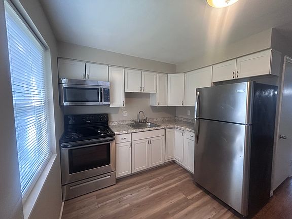 Kitchen with dishwasher