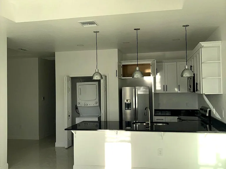 1112 Gilbert Ave S #1 — Photo 6
