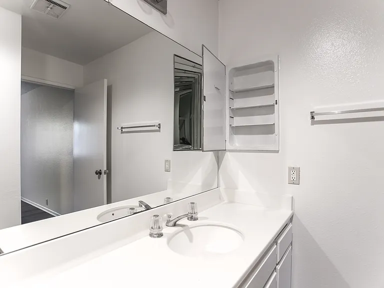 Baywood Apartment Homes — Photo 34